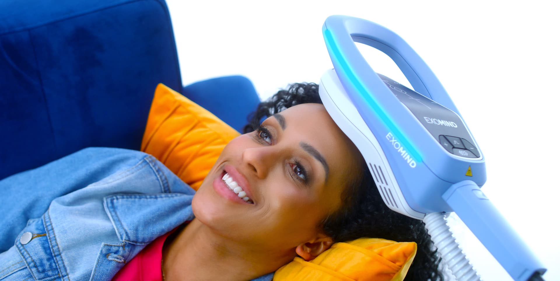 Exomind treatment device positioned for a supervised session